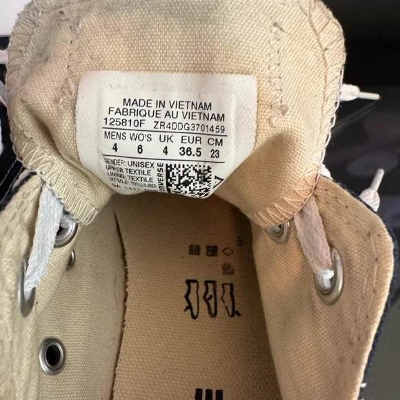 Navy Blue Converse Women’s sz 6 - Picture 4 of 5